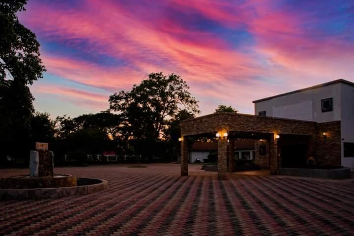 Zambezi Junction Lodge Livingstone Exterior foto